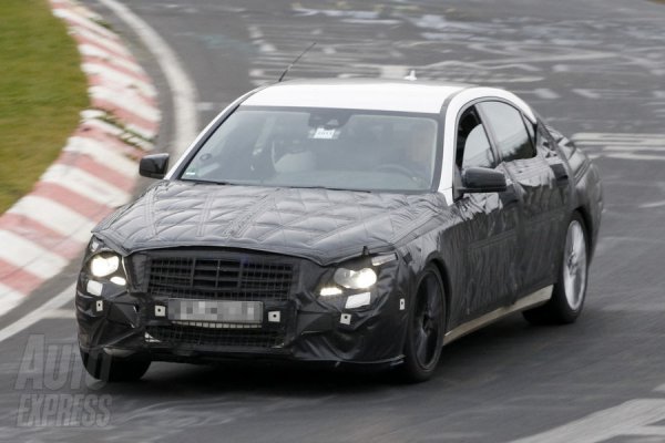 Ранние прототипы нового S-Class, обвешанные камуфляжем