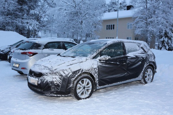 Шпионы сфотографировали внешность обновленного Kia cee'd
