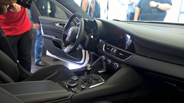 Cалон нового седана Alfa Romeo Giulia