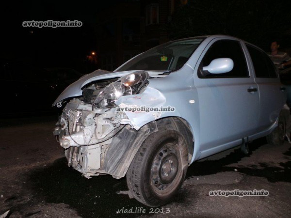 Виновница ДТП управляла Nissan Micra. Она была пристегнута.