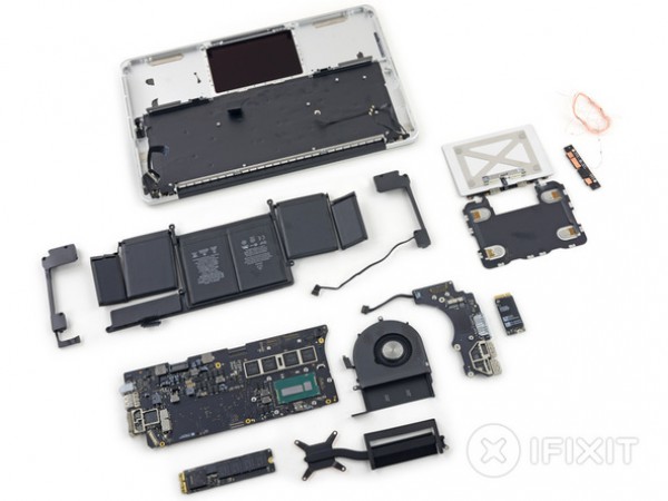 Полностью разобранный MacBook Pro