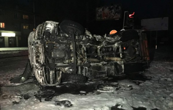 В аварии автобус перевернулся