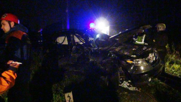 В России девушка направила свое авто под поезд