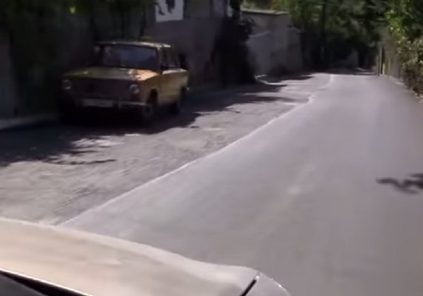 Хорошо видна разница между половинами дороги