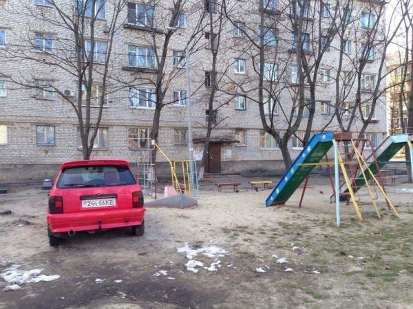Особенности парковки на детской площадке