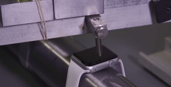 Стекло Apple Watch устойчиво к царапинам