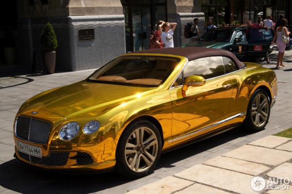 Золотой Bentley Continental GTC с донецкими номерами