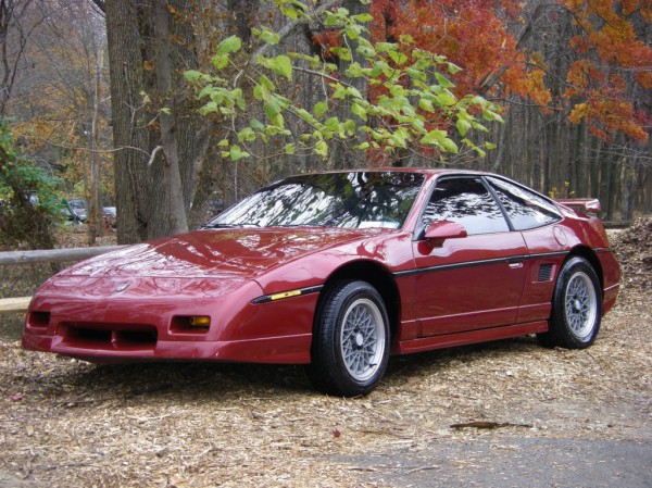 Так выглядит Pontiac Fiero GTO того же года