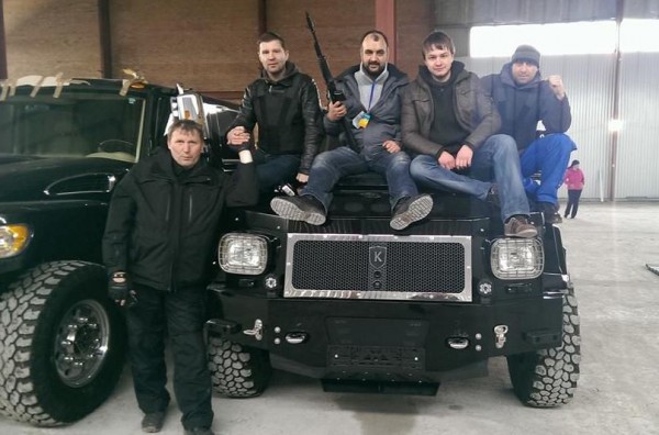 Активисты настаивают, что распределили авто между сотнями Самообороны для оперативных дежурств