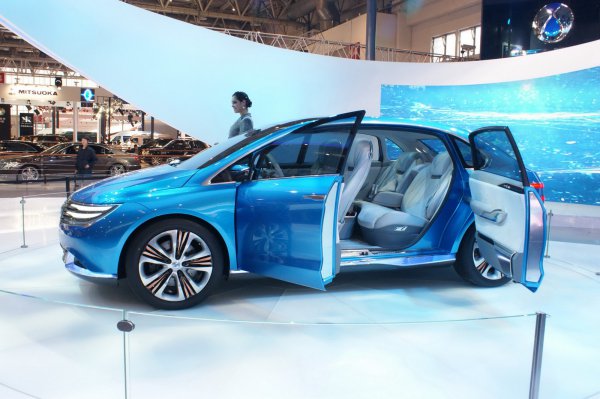Электромобиль Denza – плод сотрудничества BYD и Daimler