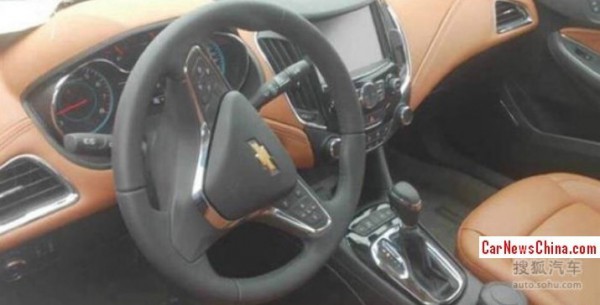 Салон нового Chevrolet Cruze с большим дисплеем