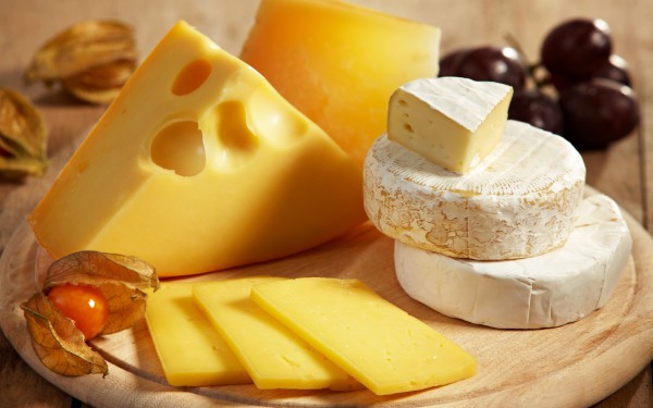 Кальций, содержащийся в сыре, может проделать дырку в твоем пивном брюхе - ученые из британского Nutrition Journal
