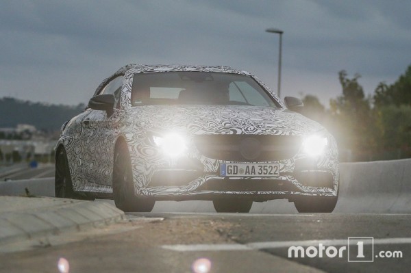Кабриолет AMG C63 на тестах