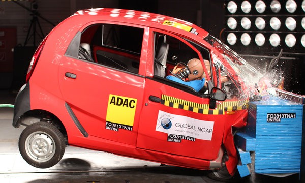 Tata Nano заработал 0 звезд на тестах Global NCAP