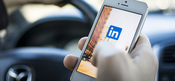 Соцсеть LinkedIn купят