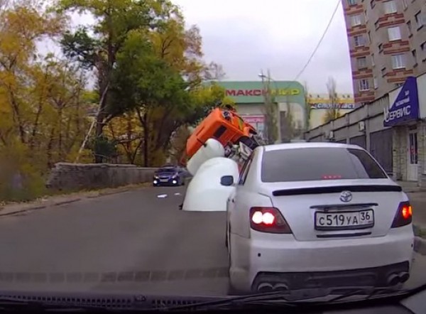 Камаз провалился