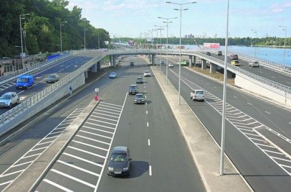 Эстакада возле метро Днепр