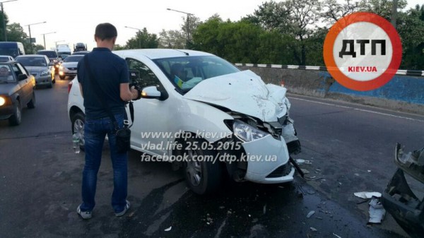 Пьяный водитель спровоцировал аварию в Киеве