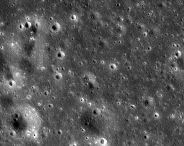 Поверхность Луны до падения метеорита