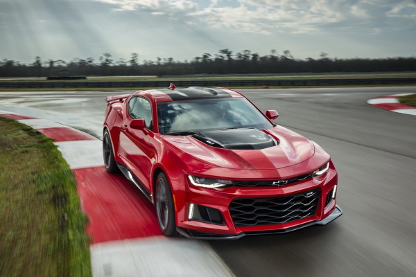 Chevrolet Camaro ZL1 изнутри и снаружи