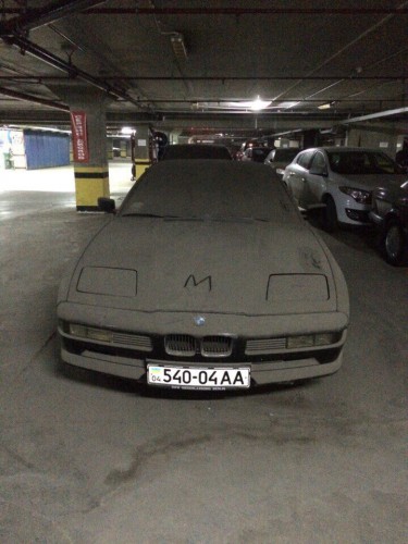 Заброшенный спорткар BMW 850 в Днепропетровске
