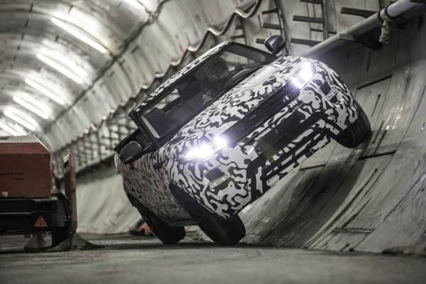 Range Rover Evoque Convertible под землей