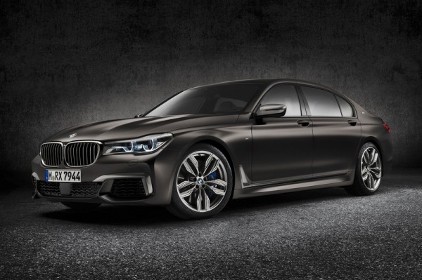 Новый седан BMW изнутри и снаружи