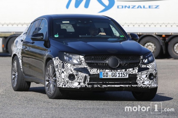 Mercedes вывел на тесты купе GLC 450