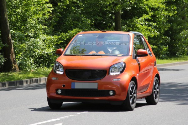 Кабриолет Smart Fortwo замечен без камуфляжа