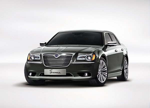 Седан Lancia Thema 2011 года