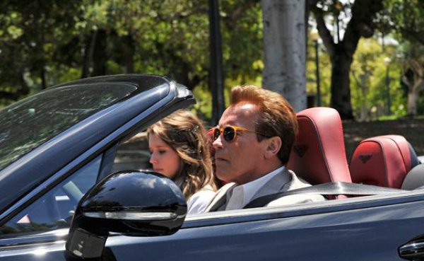 Шварценеггер с дочерью на новом Bentley