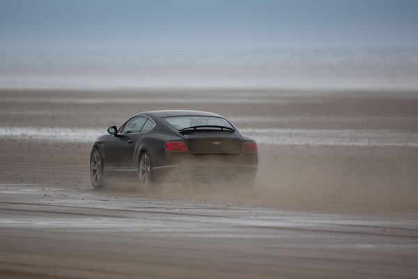 Bentley Continental GT в движении
