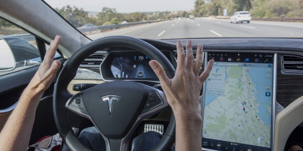 Еще одна Tesla попала в ДТП в режиме автопилота