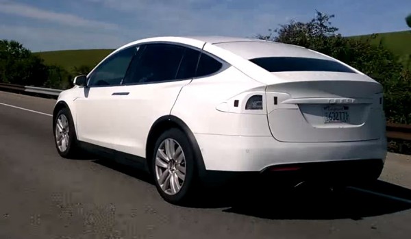 Tesla X, вид сзади