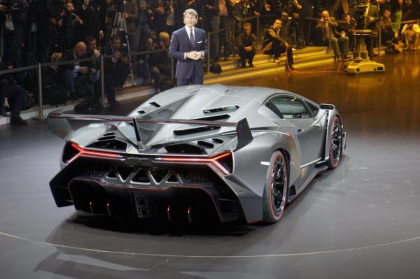 На фото - Lamborghini Veneno