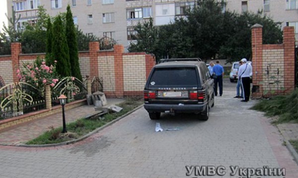 Автомобиль пытались поджечь