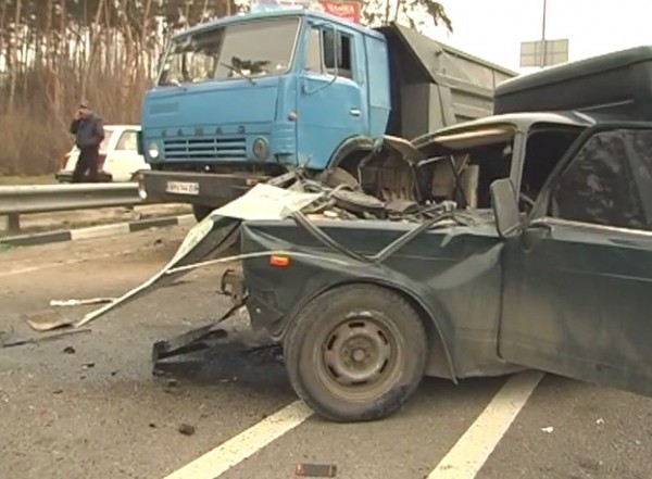 В аварии пострадали двое