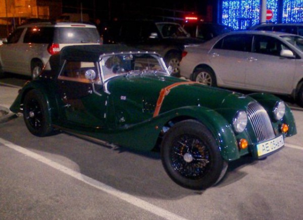 Неоретрокар Morgan 4 ручной сборки с украинскими номерами