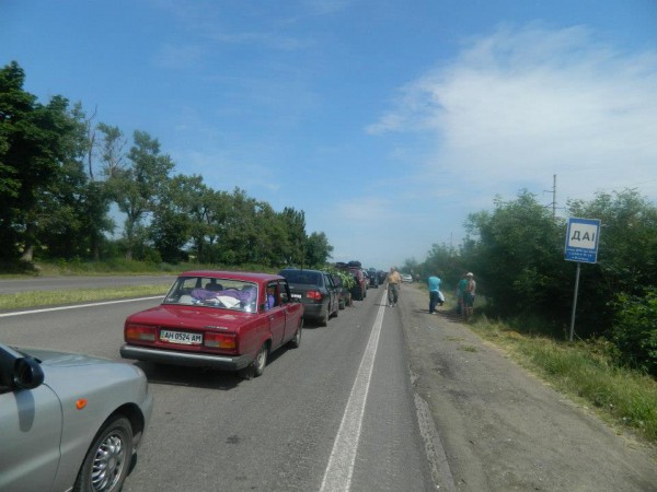 Очередь в сторону Донецка