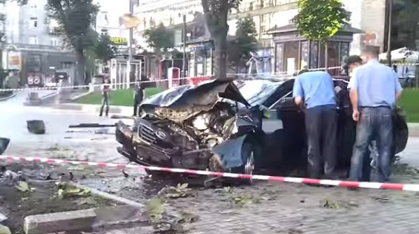 Авто разбился об столб