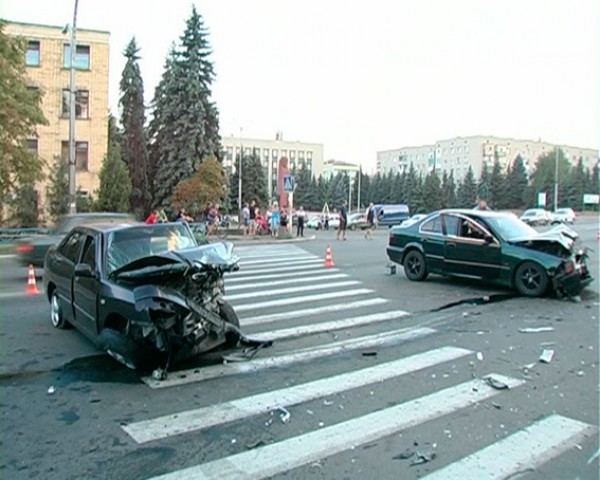 В милиции утверждают, что гаишник на Chery стоял перед зеброй