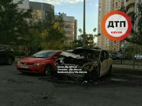 В Киеве сожгли Porsche Cayenne