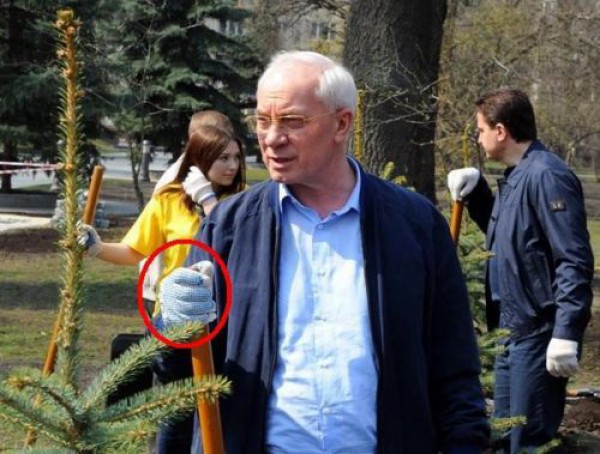 Экс-премьер Николай Азаров