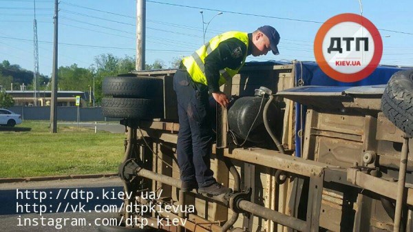 Фура опрокинула Газель