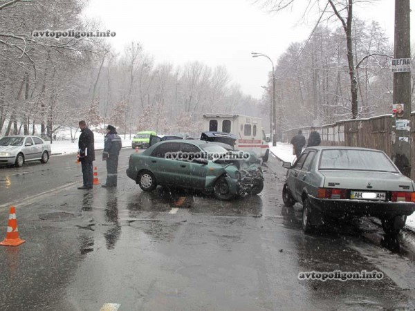 Авария на Кайсарова в Киеве