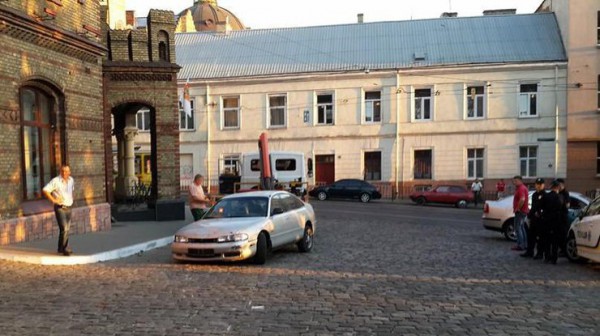 Во время проверки девушки устроили драку