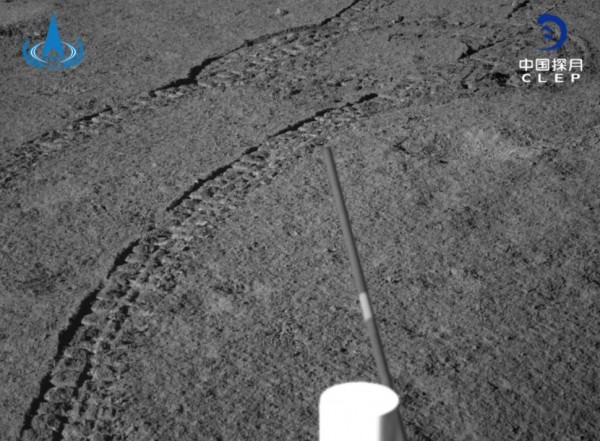Yutu 2 запечатлел свои собственные следы в 22-й лунный день