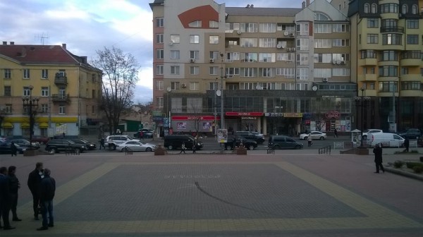 Кортеж у театра