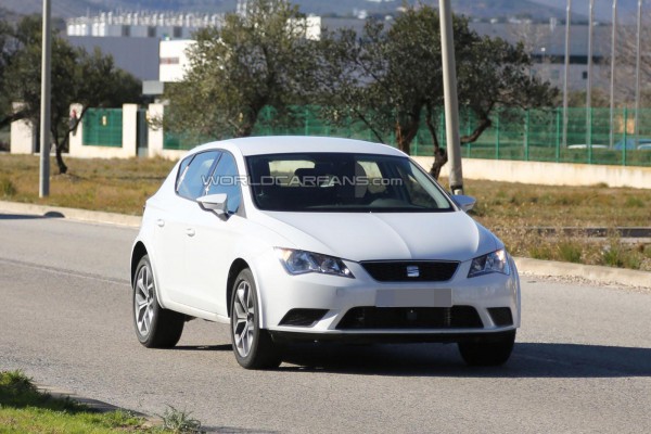 Мул кроссовера Seat в кузове Leon