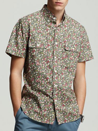 River Island. Классические цвета и повторяющийся рисунок делают эту рубашку в стиле «пальмовый лист» очень комфортной и приятной на вид. Цена – $50,9.